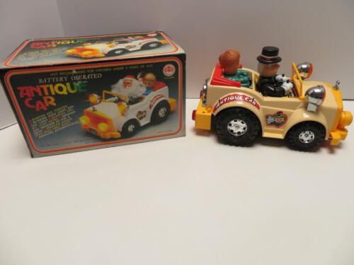 Vintage Battery Operated Antique Car by Kuang Wu Toys KW-2299 WORKS - Foto 1 di 12