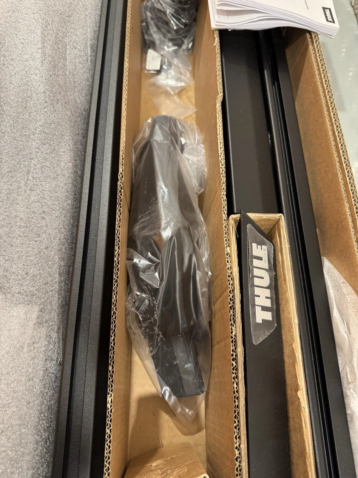 Thule Caprock XL Roof Platform Extra Large 611004 Brand New In Box 8