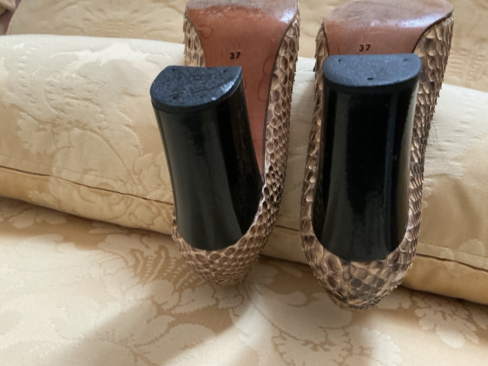 Authentic “CHANEL” Pumps 37 Python snake Patent  … - image 10