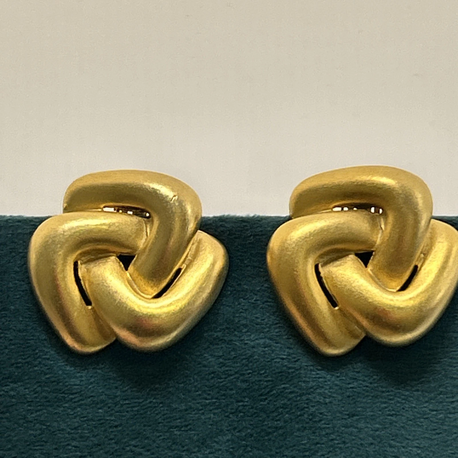 Boucle D’oreille vintage fantaisie Doré  Clips