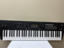 Korg Kross 2 61-Key Keyboard Synthesizer Work...