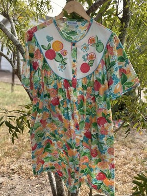 Smart Time Vtg House Free Fruit And Floral Bold Print  Medium