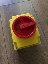 ABB 4 Pole 3 Phase 9 KW 25 Amp non Fused Enclosed Isolator Switch