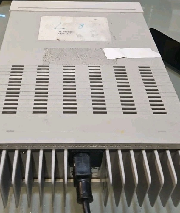 Hewlett Packard HP E3610A DC Power Supply 0-8V, 0-3A / 0-15V- 0-2A - Image 2 of 3