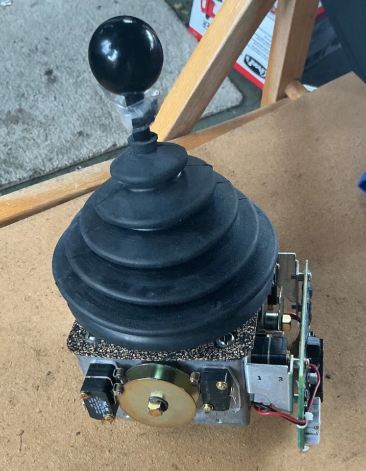 Controlador de elevación de pluma de snorkel # EJS3M6230, 3040492, ver fotos Foto 3 de 4