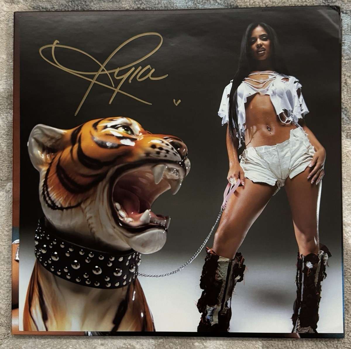 ☆Tyla公式直筆メッセージ付サイン&LP☆WATER☆タイラ ☆Tyla公式直筆