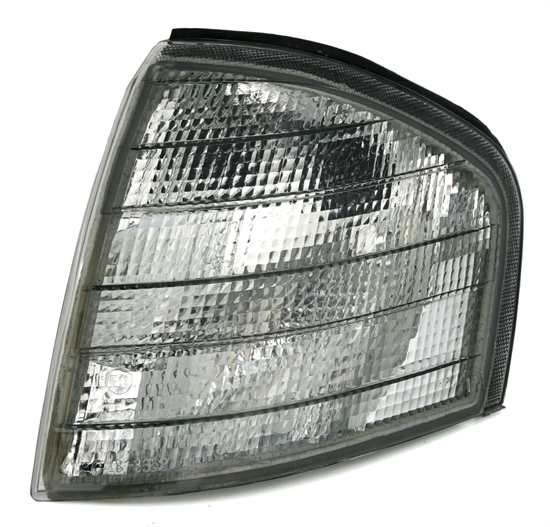 Clignotant gauche W202 fumé résout le problème de phare terni