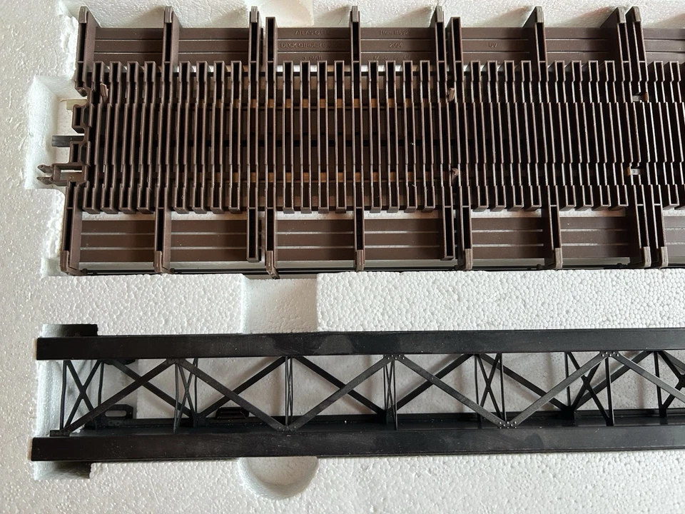 Atlas #6923,  3-Rail O Deck Girder Bridge Kit, New - Image 4 of 4