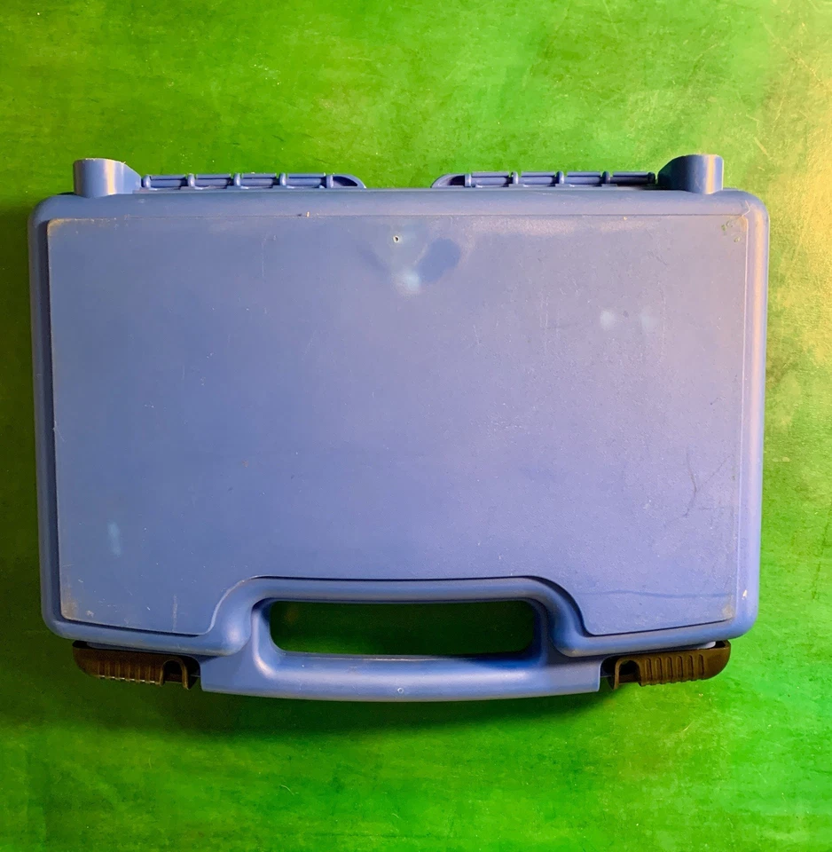 Estuche rígido para pistola Sig Sauer azul con cuadrados de espuma extraíbles para ajuste de tamaño Foto 2 de 4