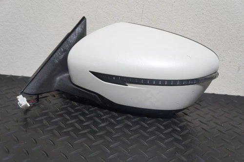 2016-2020 Nissan Rogue OEM Driver Side Left Hand Power Side Mirror White Signal