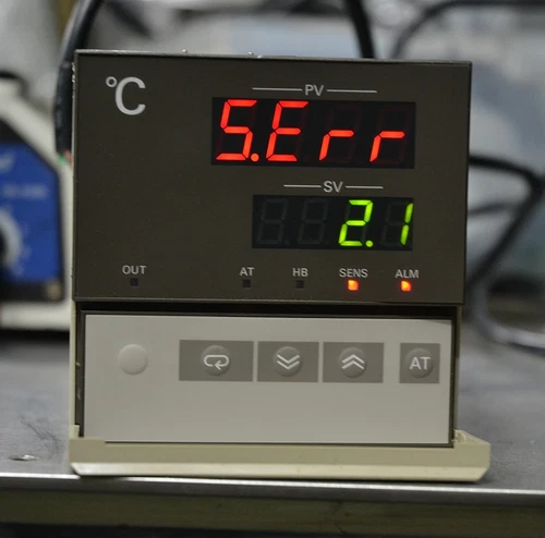 OMRON TEMPERATURE CONTROLLER E5AX-AH