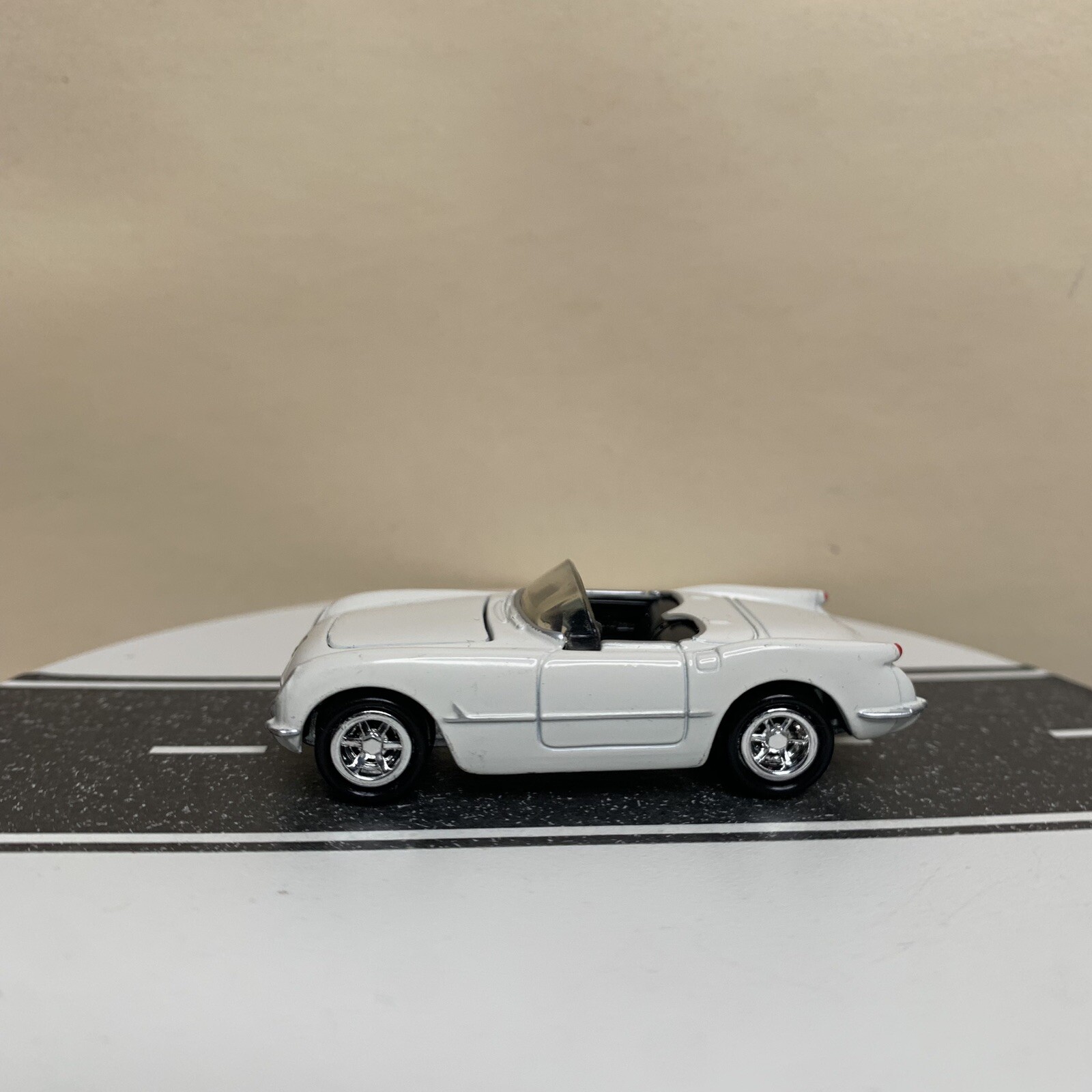 Johnny Lightning Corvette Collection 1953 Chevy C1 Convertible White 1:64 NM
