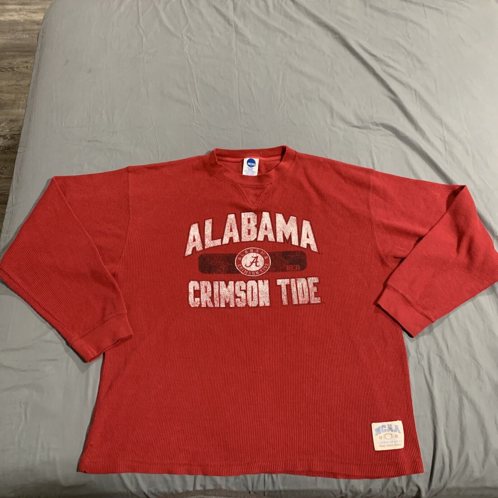 NCAA  Thermal Shirt Men's Size XL Red Alabama Crimson Tide Distressed Long