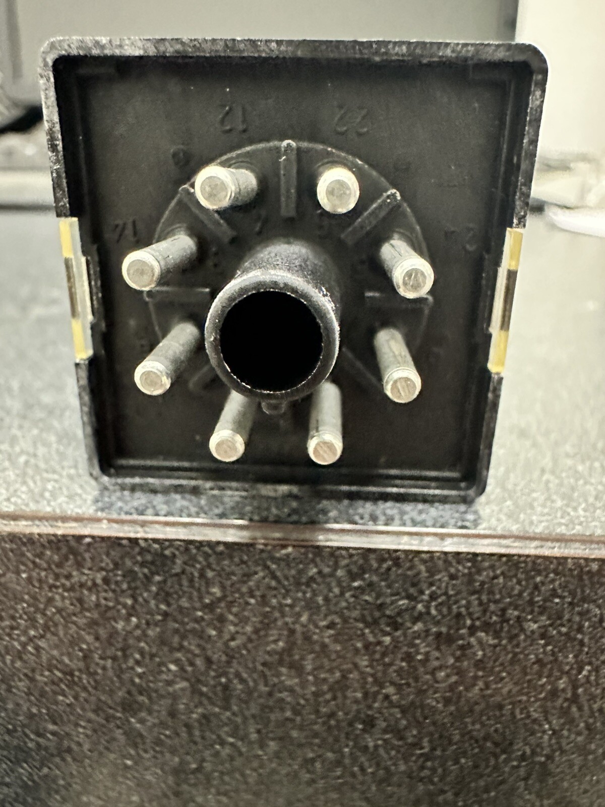 Relay ELESTA SKR085 12V  DC