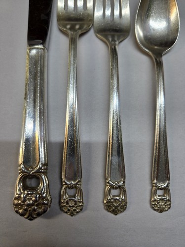 Rogers Bros ETERNALY YOURS Placa de Plata 4 PC Ajuste de Lugar, 2 Tenedores, Cuchillo, Cuchara - Imagen 2 de 5