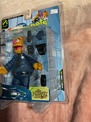 Palisades The Muppets Series 6 Fozzie Bear Patrol Action Figure w/ Accessories