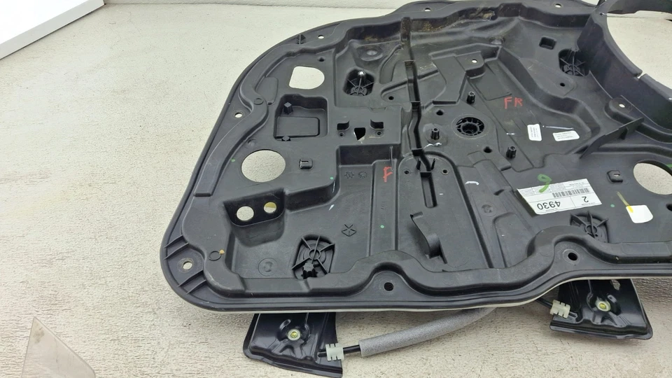 Jeep Compass 2017-2024 puerta delantera derecha ventana cristal regulador OEM Foto 2 de 4