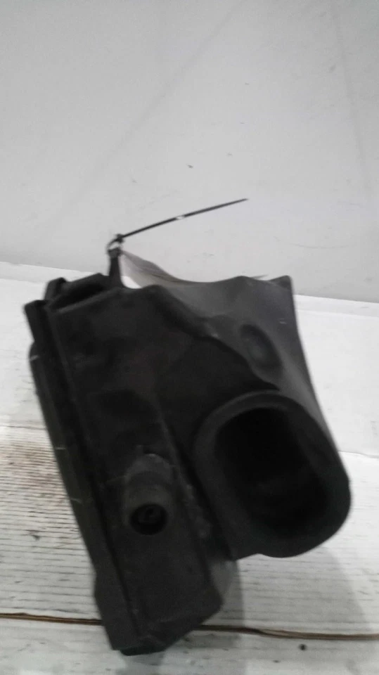 Used Air Cleaner Assembly fits: 2004 Volkswagen Jetta 2.0L gasoline engine ID BE Foto 2 de 4