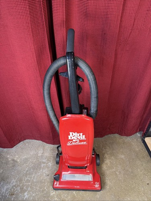 #ad RARE Vintage Dirt Devil Deluxe by Royal Bagged Upright Vacuum Model ￼7200 $125.00
