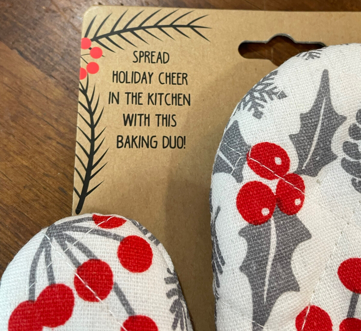 Evriholder Bright Baking Oven Mitt Quited White Gray Red Holiday Print