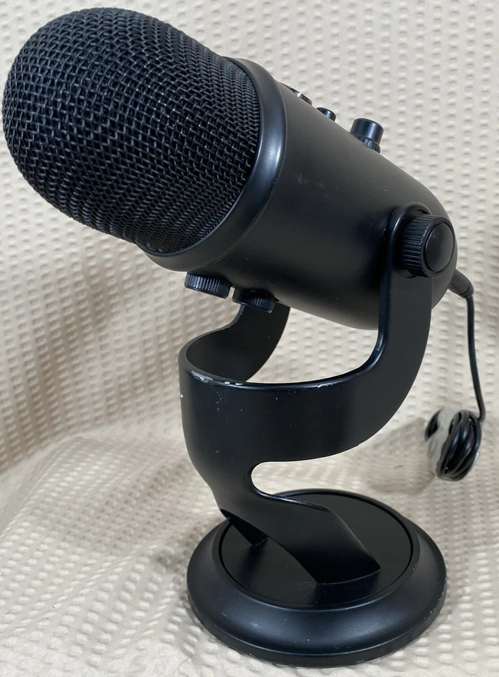 Blue Yeti Multi-Pattern USB Condenser Microphone Blackout w Stand & Cable TESTED - Image 4 of 4