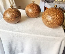 Maitland-Smith Handmade Tesselated 3 Box Set Round Wooden Trinket Boxes