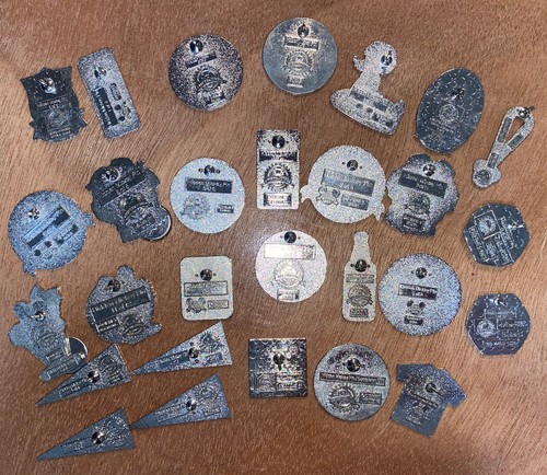 DISNEY PIN TRADING - LOT OF 28 VARIOUS THEMES / CHARACTERS HIDDEN MICKEY - Picture 11 of 12