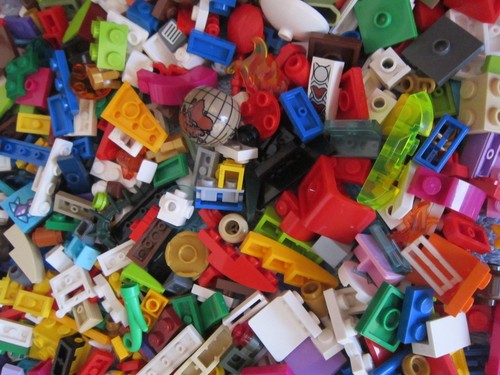 OVER ONE HUNDRED LEGO Coloured SMALL Pieces - A very good Mix of SMALL bricks - Picture 3 of 4