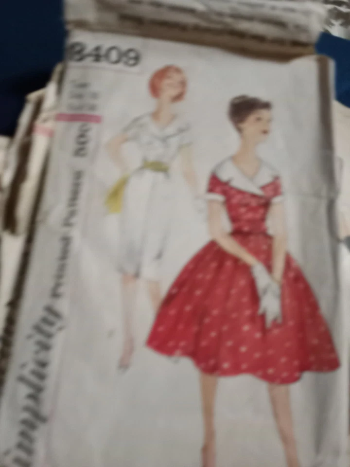 Lot of 16 Simplicity Patterns - 1950s-60’s CHEAP! I have more & combine shipping - Image 3 of 4