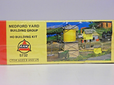 A.H.M. HO U/A ''MEDFORD YARD BUILDING GROUP'' PLASTIC MODEL KIT #5732