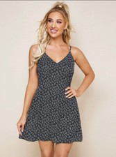 SHEIN Women's Dress Ditsy Floral v-Neck Mini Cami Dress Size Small / Sleeveless