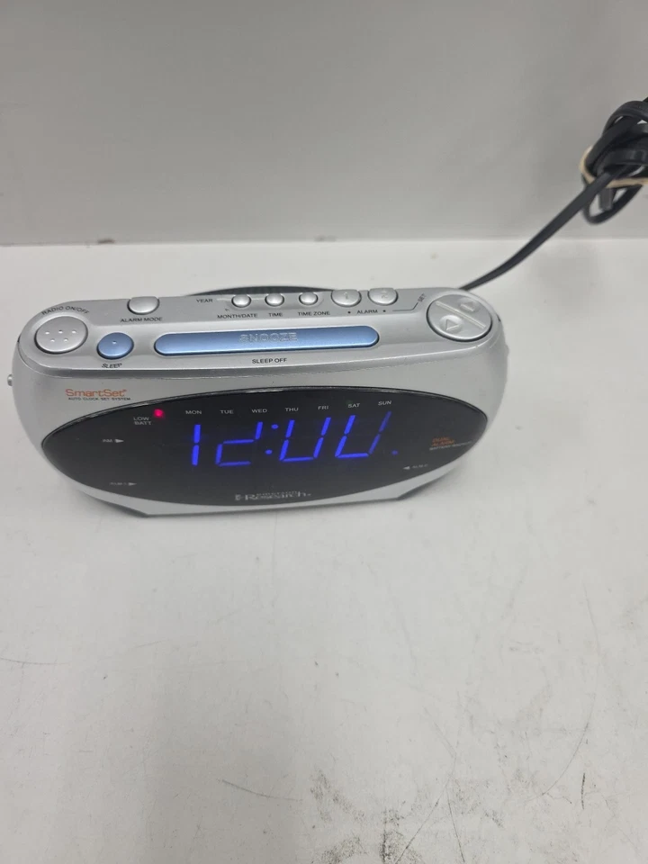 Emerson Research Smart Set Pantalla Jumbo Reloj Despertador Doble Radio AM/FM CCKS1862 Foto 3 de 4