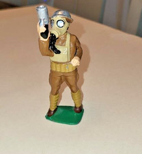 BARCLAY MANOIL vintage gas MASK SOLDIER WITH flare GUN 63 1940'S Metal Figure