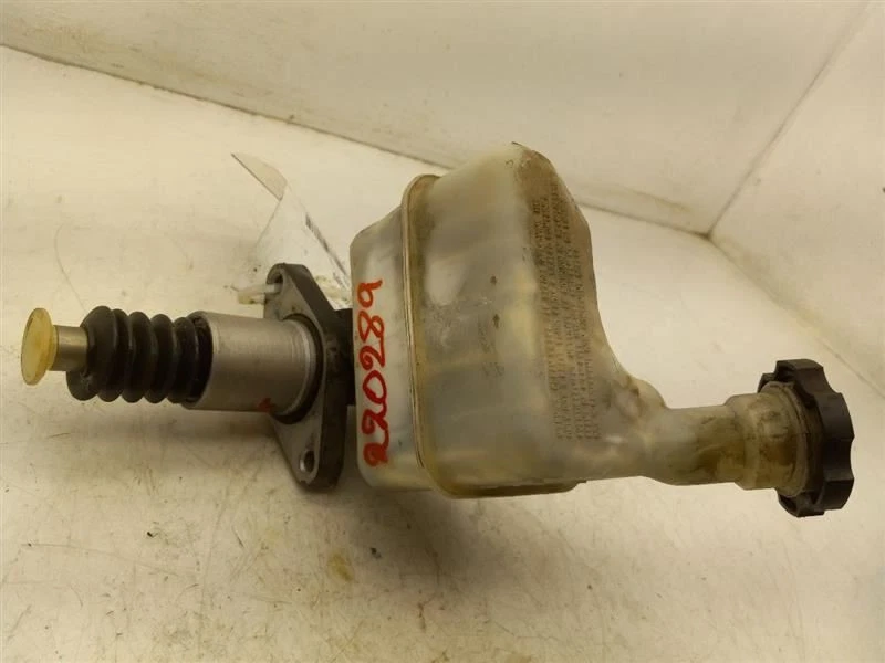 Cilindro maestro de freno 08-11 Chevrolet HHR 20812023 Foto 3 de 4