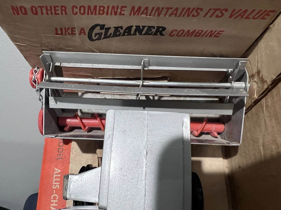1/32 Ertl Farm Toy Allis Chalmers Gleaner Combine in Original Package (AAX) - Image 3 of 4