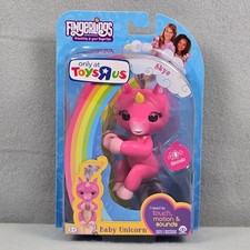 WowWee Fingerlings Skye Baby Unicorn only at Toys R Us NIB SEALED 2016