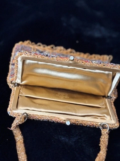 Bolso de noche vintage bronce con cuentas a mano. Excelente estado. Foto 2 de 3