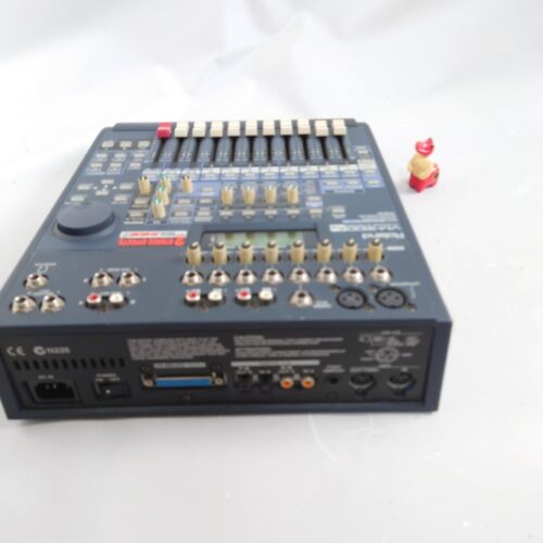 Roland VM-3100 Pro V-Mixing Station 24 bit 20 canali MIDI con adattatore - Foto 2 di 3