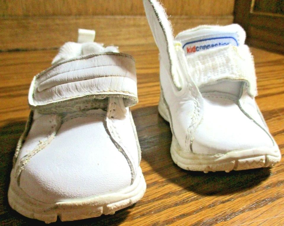 Zapatos deportivos para correr de cuero Kid Connection blancos para niño infantil talla 2 correa en T 545 Foto 3 de 4