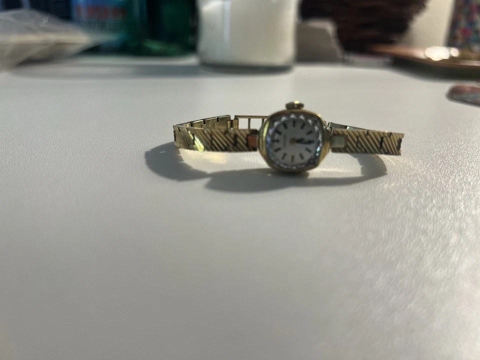 Reloj Pulsera Nivada Vintage Hecho en Suiza Tono Dorado Foto 2 de 3