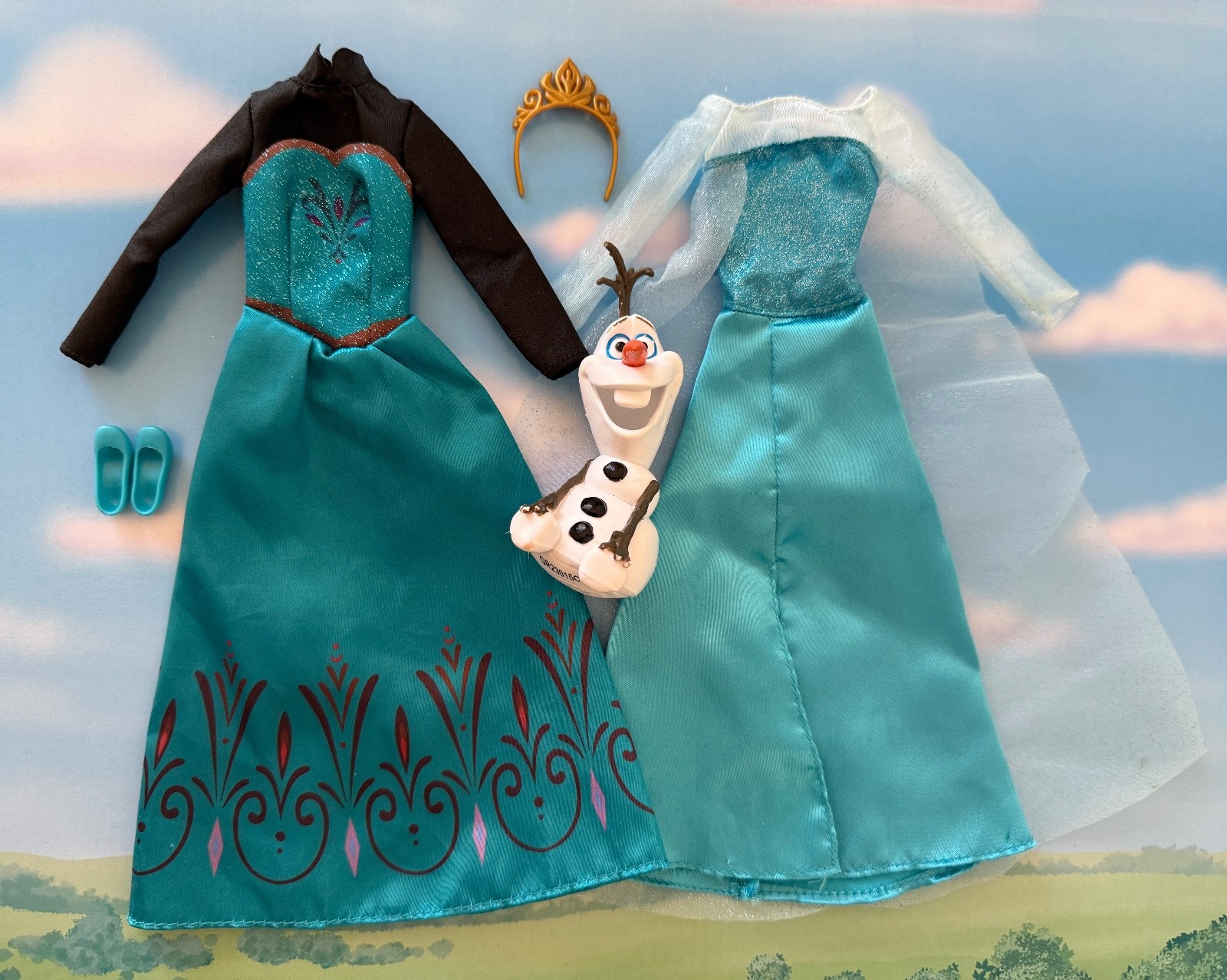 Disney Store Frozen Original Elsa doll TWO DRESSES, SHOES, T