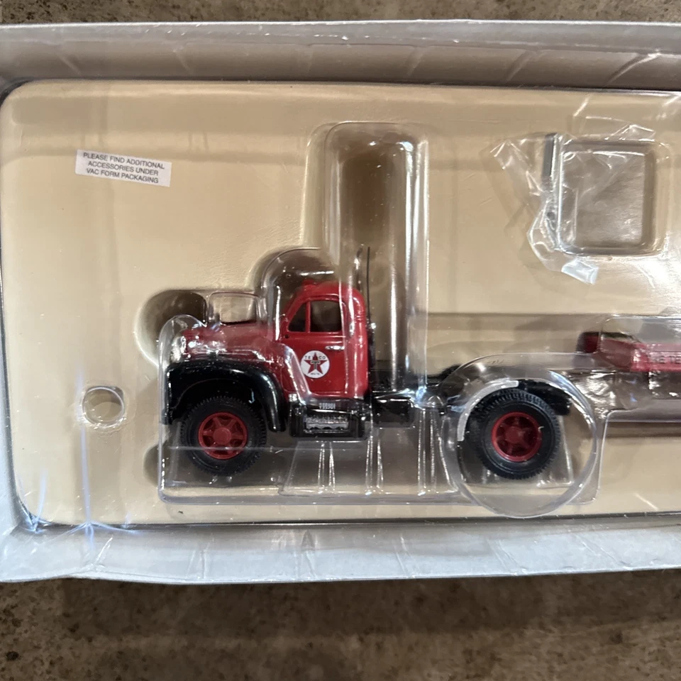 Corgi Great Britain Texaco Mack B Series Lowboy Truck & Luffing Shovel - Image 3 of 4