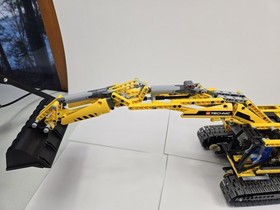 LEGO Technic #8043 Motorized Excavator - 100% Complete W/ Instructions - Working