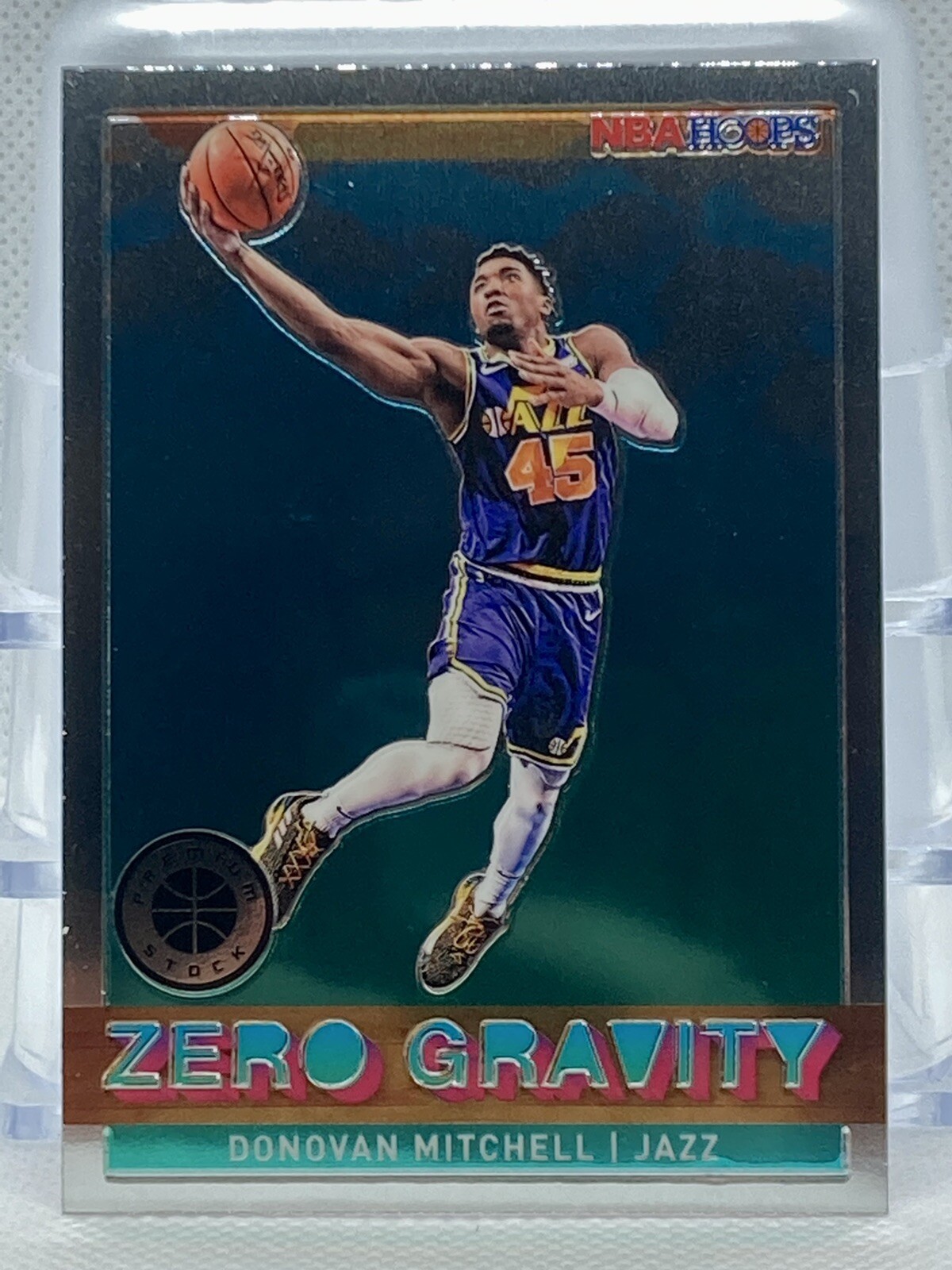 2019-20 Hoops Premium Stock #8 Donovan Mitchell Zero Gravity Utah Jazz