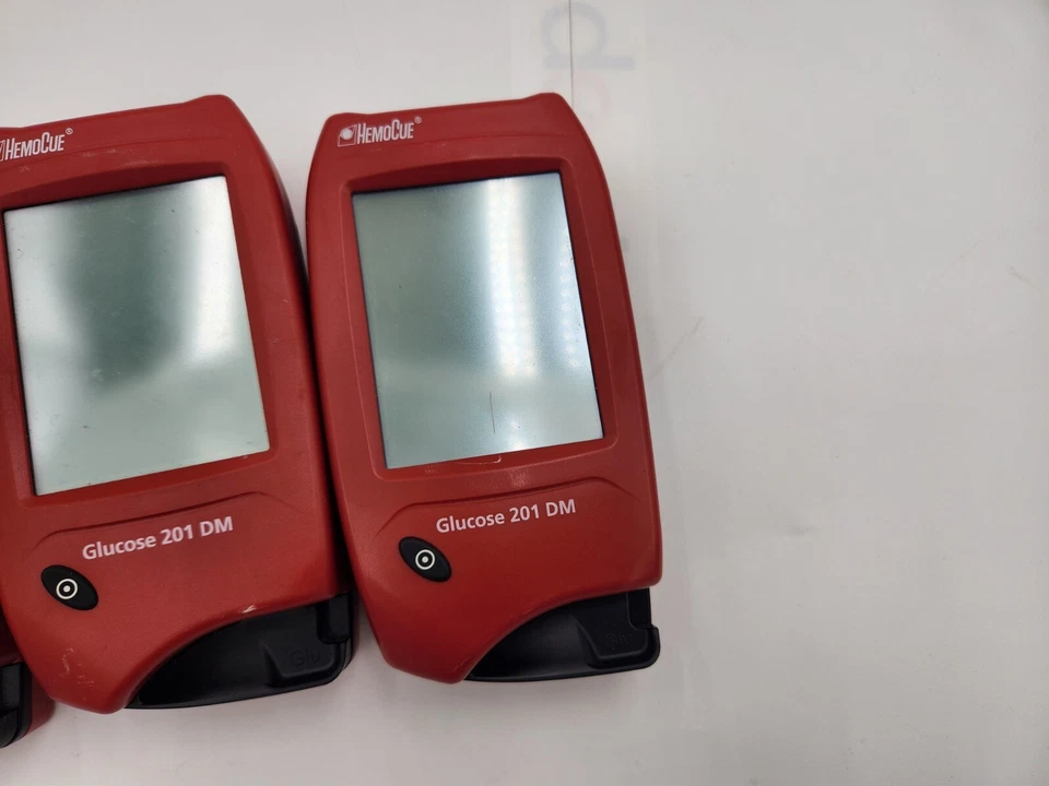 LOTE DE 3 analisadores HemoCue glicose 201 DM vermelho COMO ESTÃO PEÇAS QUEBRADAS SOMENTE - Imagem 4 de 4
