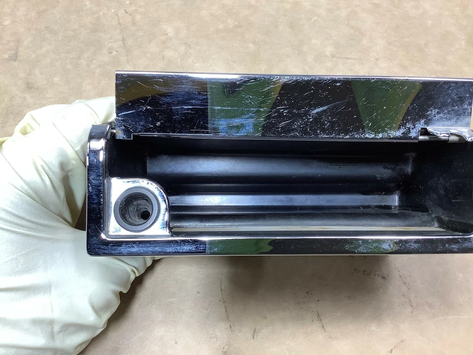 2006 AUDI A8 QUATTRO 4.2L V8 PAINEL FRONTAL CONSOLE BANDEJA DE CINZAS INSERÇÃO ACABAMENTO FABRICANTE DE EQUIPAMENTO ORIGINAL+ - Imagem 3 de 4