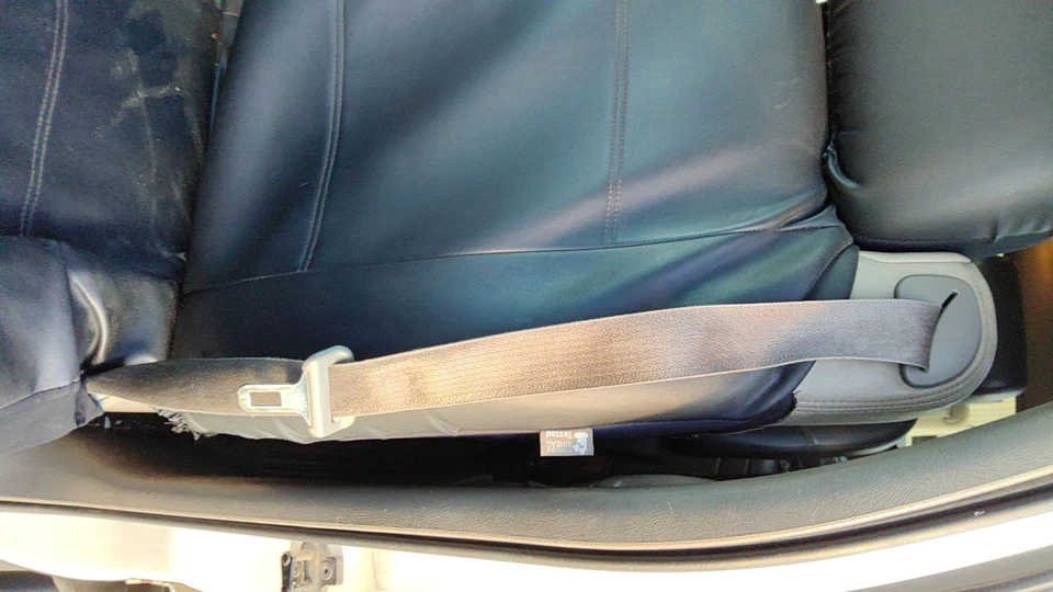 01-02 Cinturón de seguridad delantero izquierdo conductor suburbano retractor hombro 922 gris claro Foto 4 de 4