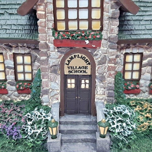 Hawthorne Thomas Kinkade Lamplight Village "Lamplight Village School" 2001 79744 - Picture 9 of 18