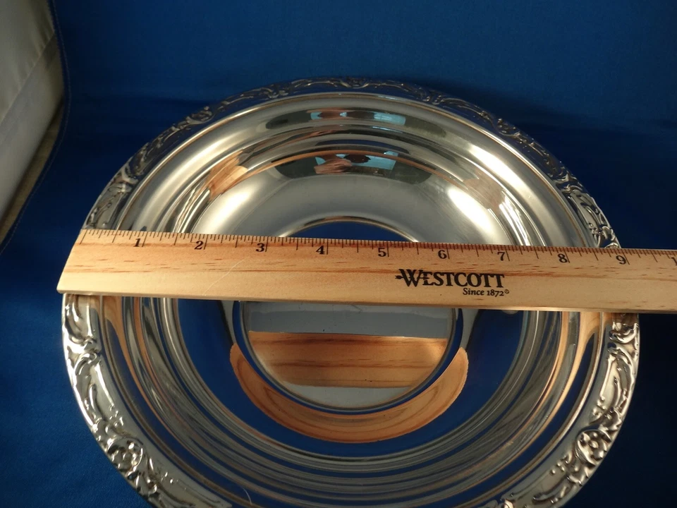 Reed & Barton 9" sterling bowl, Burgundy, super condition, original owner - Image 3 of 4