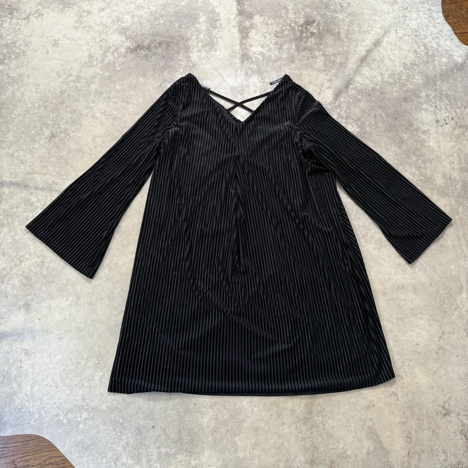 Mini Vestido Nina Leonard Para Mujer Talla 2X Negro Imitación Terciopelo Plisado Manga Acampanada Foto 2 de 4